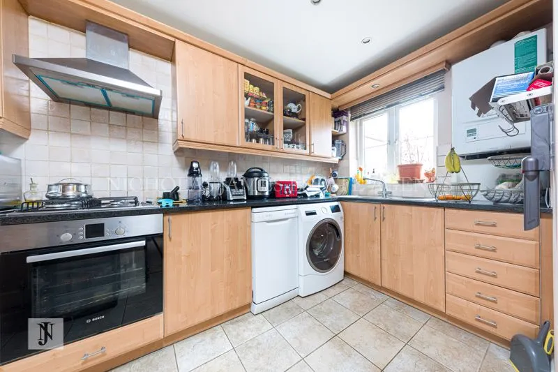 High Street, London, N14, photo 8