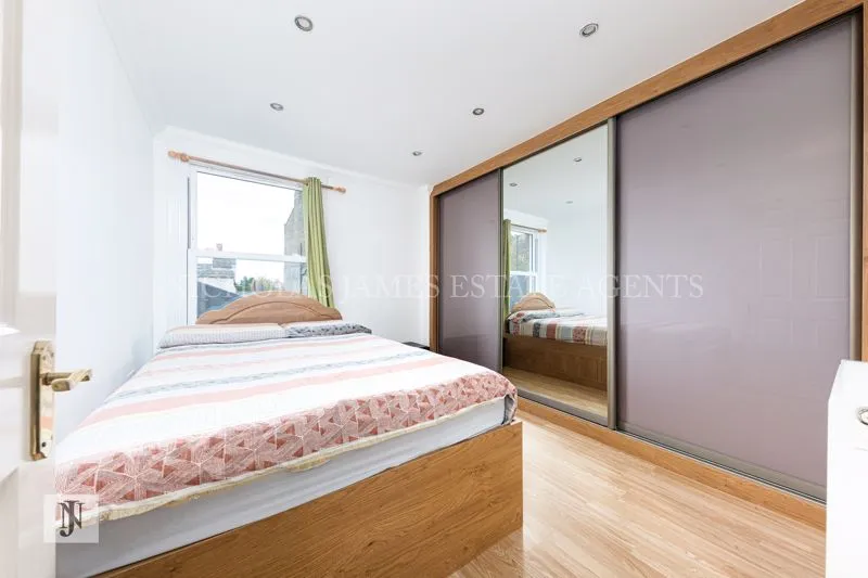 High Street, London, N14, photo 3
