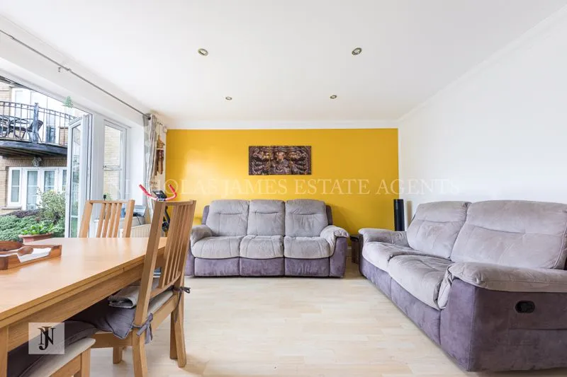 High Street, London, N14, photo 15