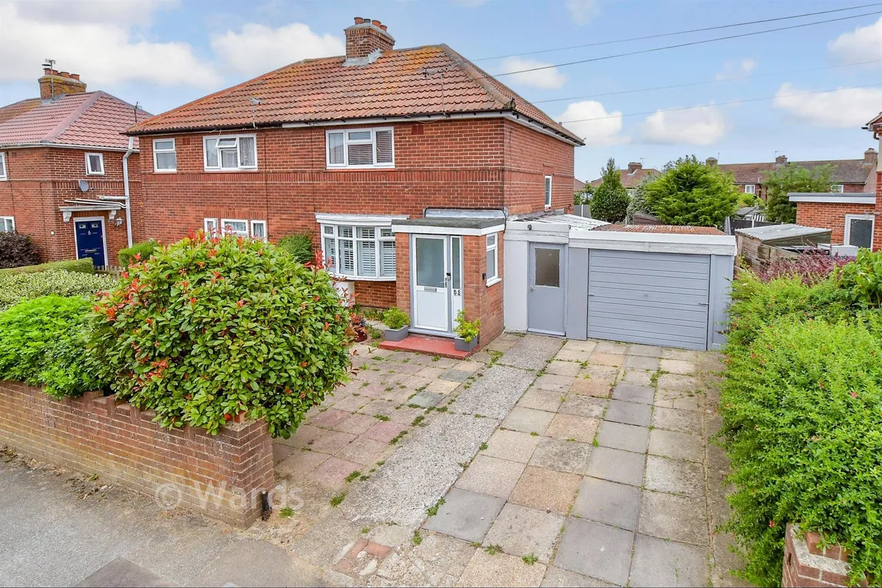 2 bed house for sale, Redsull Avenue, Deal, CT14