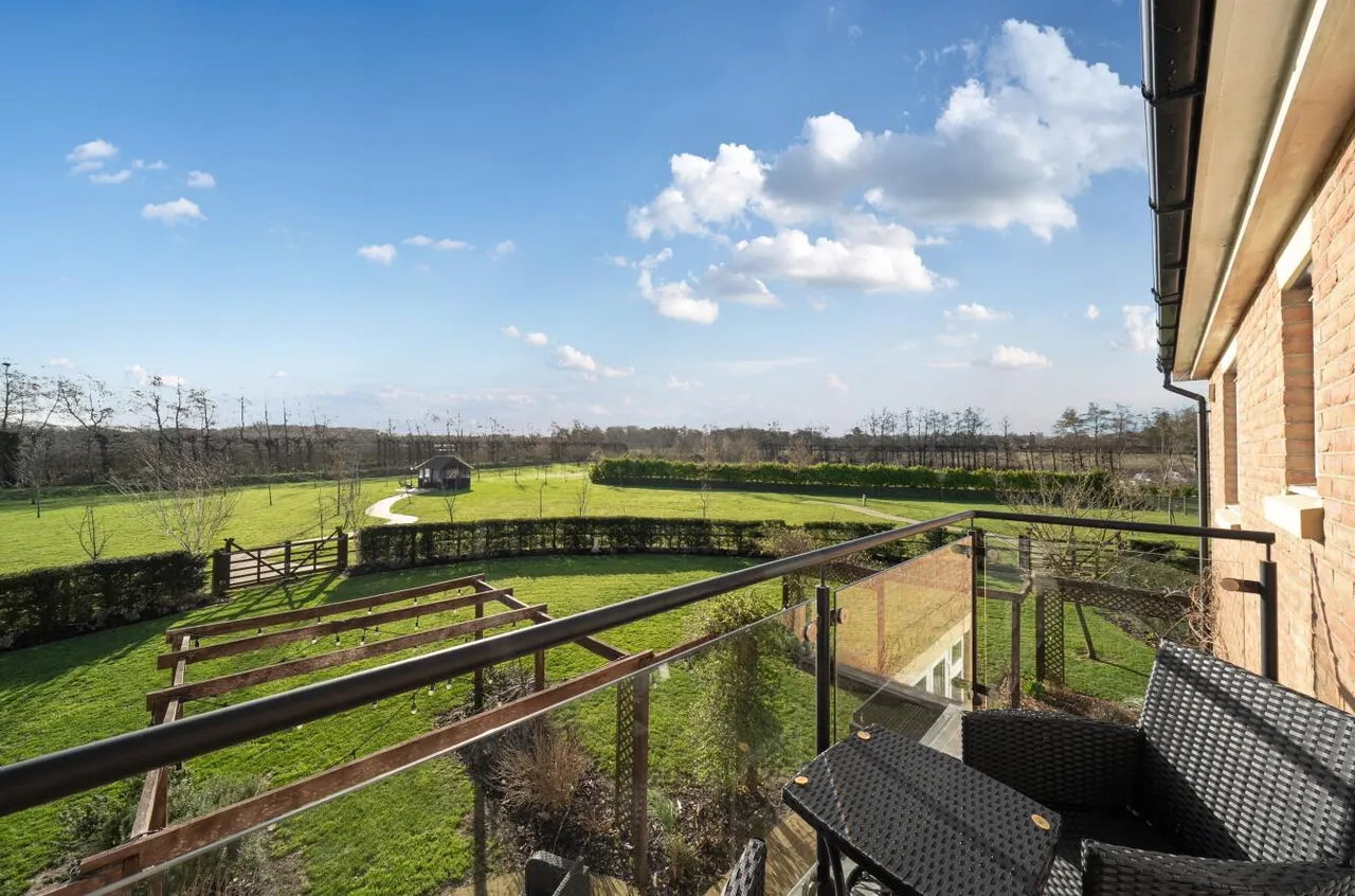 Acres, Semi-Rural Ditton, photo 27