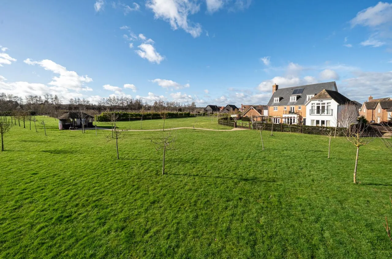 Acres, Semi-Rural Ditton, photo 33