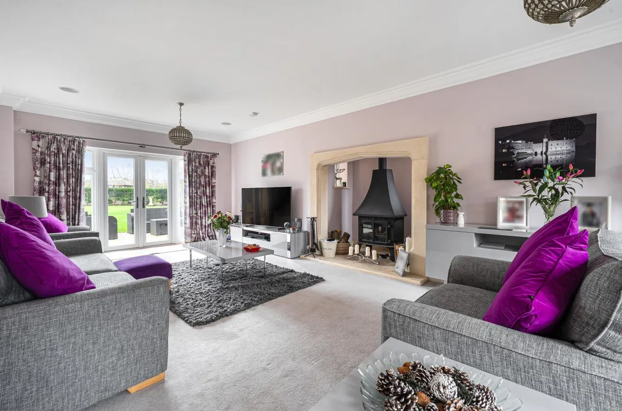 Acres, Semi-Rural Ditton, photo 6