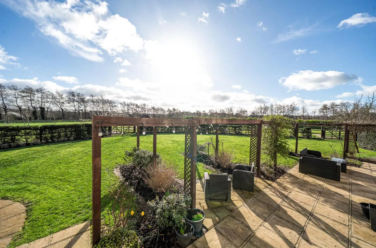 Acres, Semi-Rural Ditton, photo 37