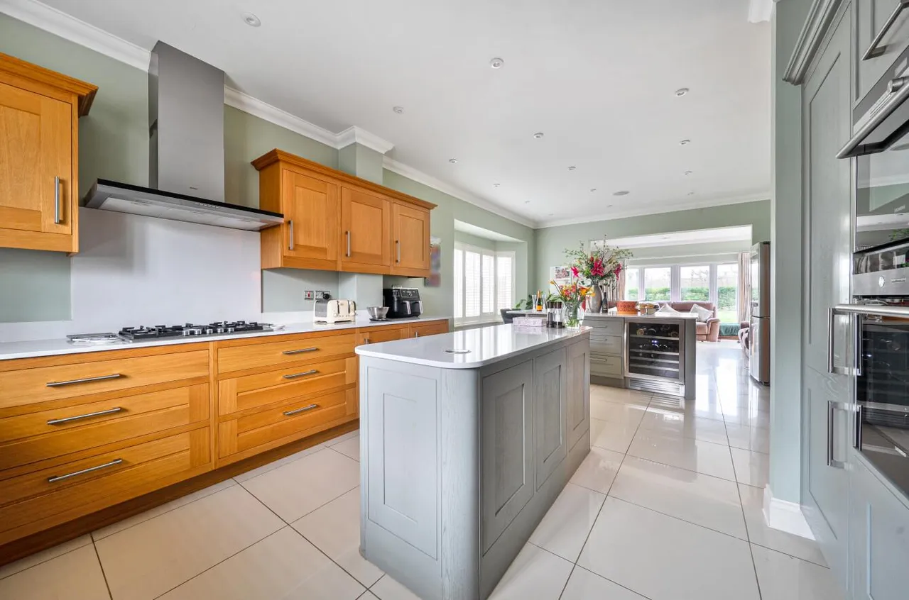 Acres, Semi-Rural Ditton, photo 2