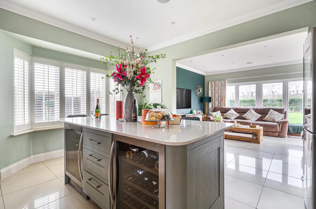 Acres, Semi-Rural Ditton, photo 4