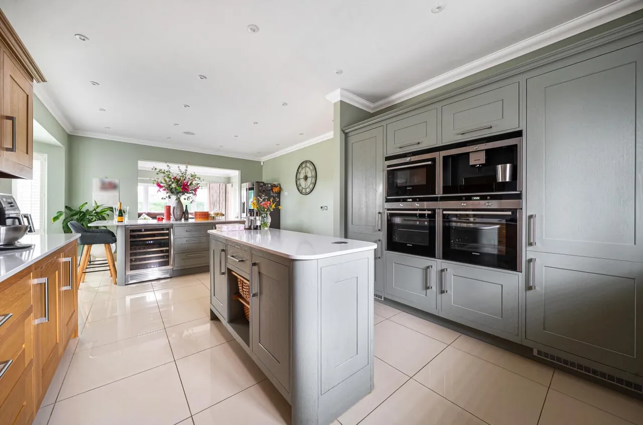 Acres, Semi-Rural Ditton, photo 9