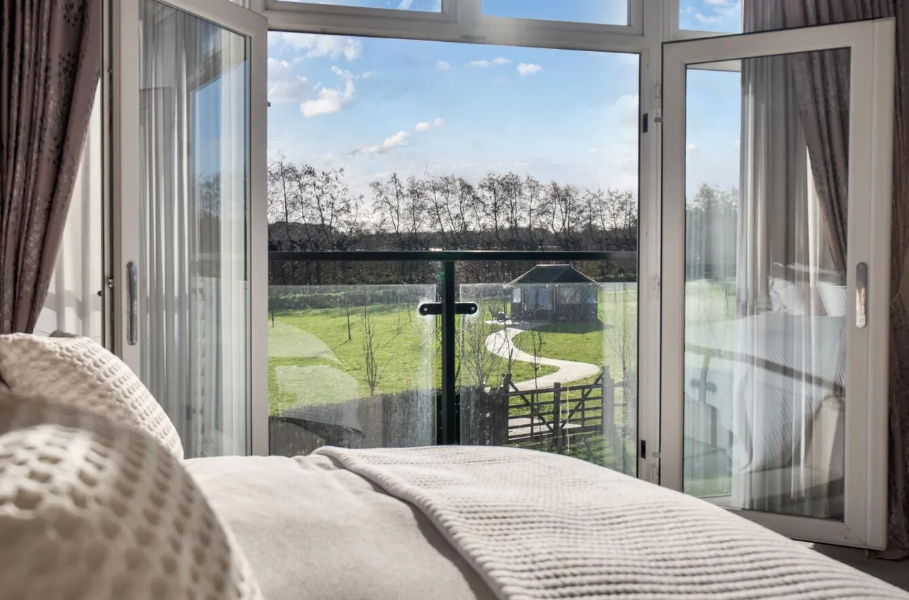 Acres, Semi-Rural Ditton, photo 19