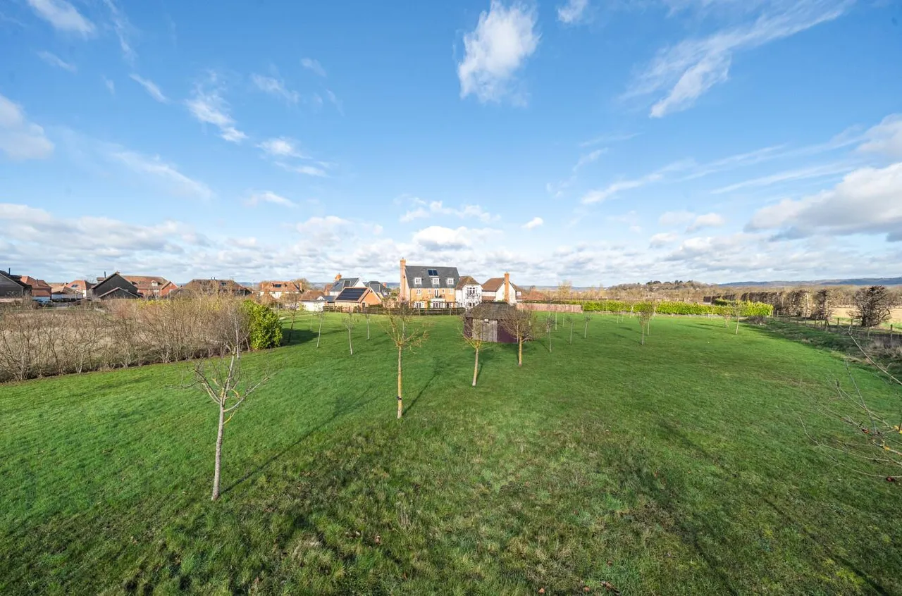 Acres, Semi-Rural Ditton, photo 35