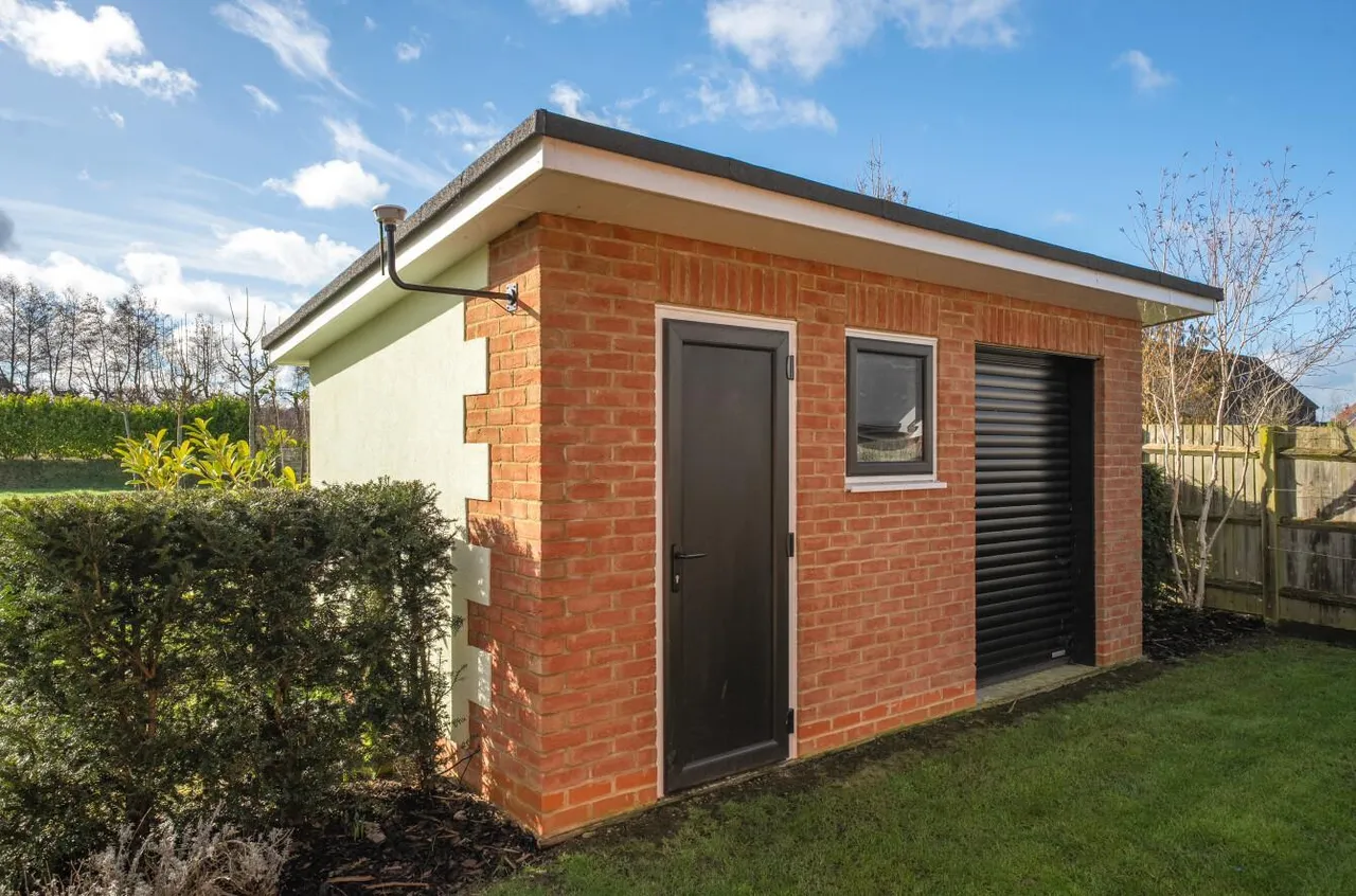 Acres, Semi-Rural Ditton, photo 39