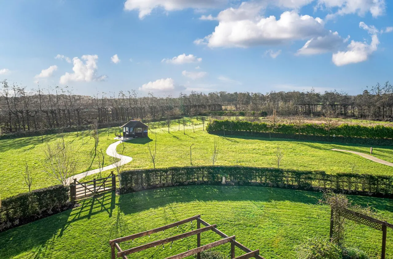 Acres, Semi-Rural Ditton, photo 32