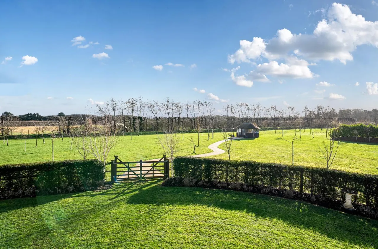 Acres, Semi-Rural Ditton, photo 40