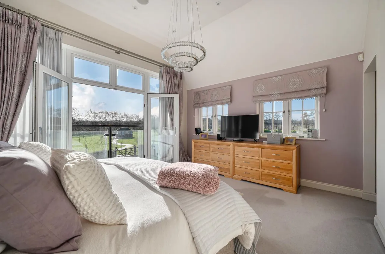 Acres, Semi-Rural Ditton, photo 15