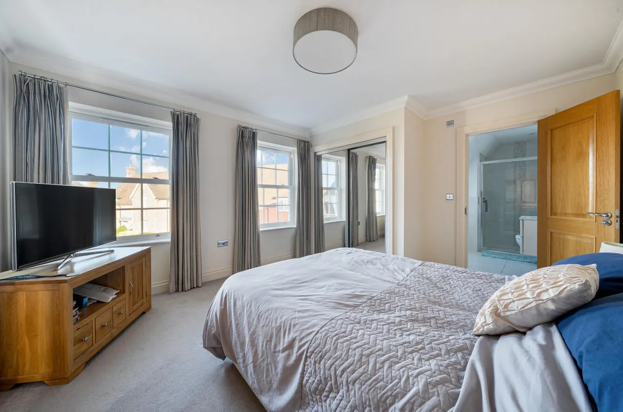 Acres, Semi-Rural Ditton, photo 23