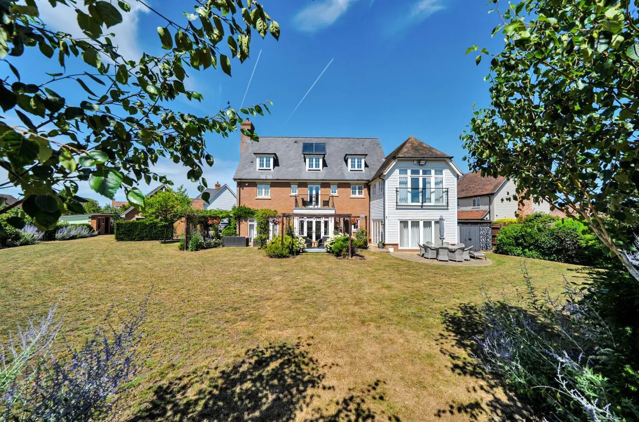 Acres, Semi-Rural Ditton, photo 31
