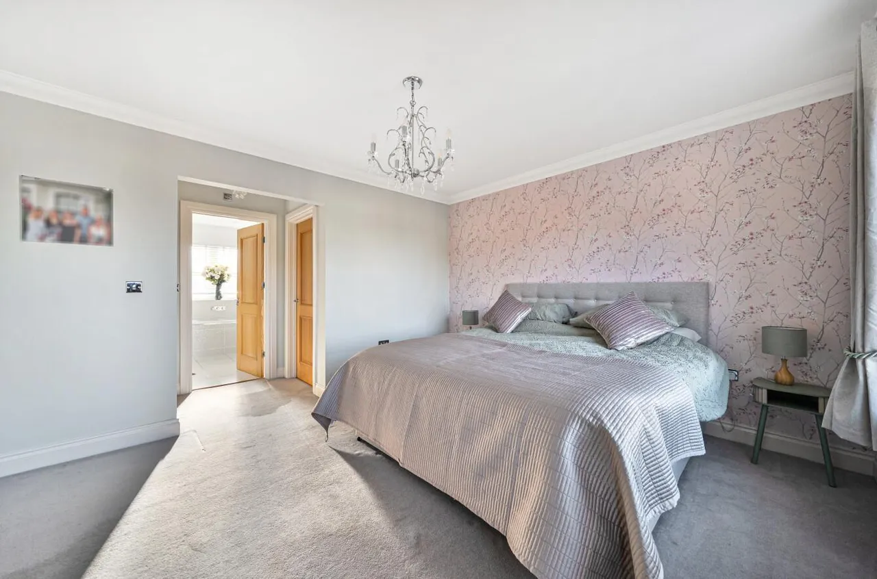 Acres, Semi-Rural Ditton, photo 21