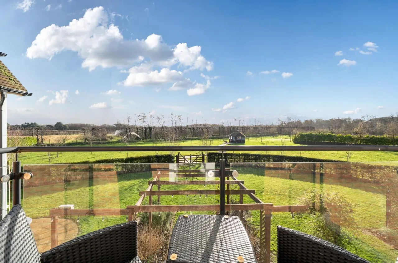 Acres, Semi-Rural Ditton, photo 36