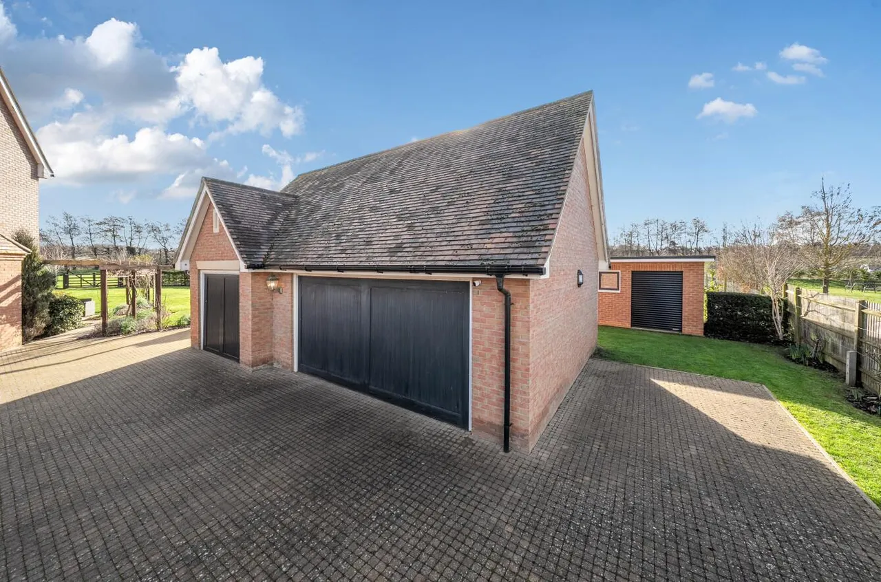 Acres, Semi-Rural Ditton, photo 38