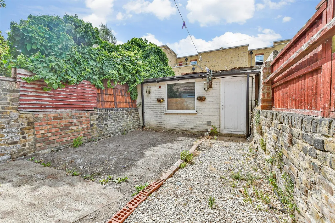 Acorn Street, Sheerness, ME12, photo 12