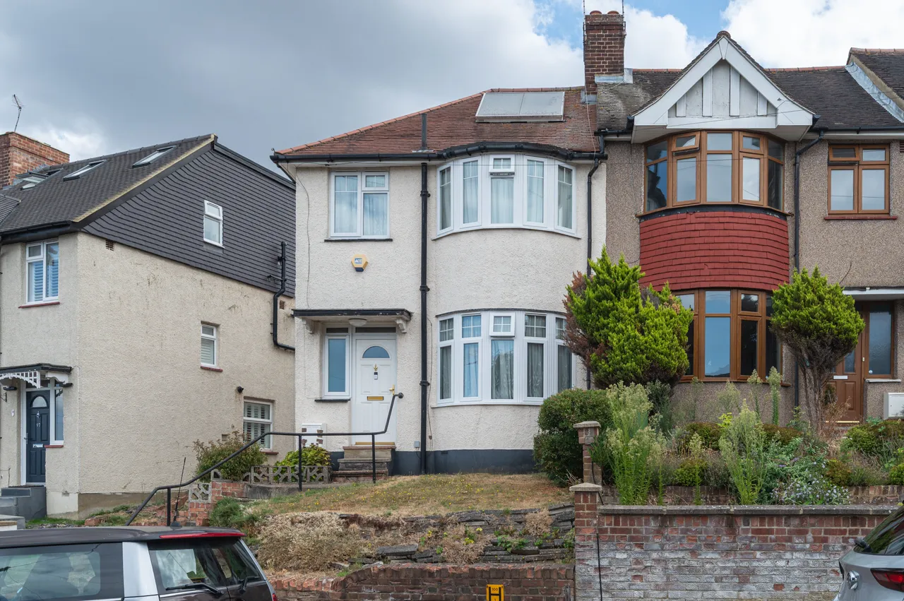 3 bed house for sale — 99 Ankerdine Crescent, London