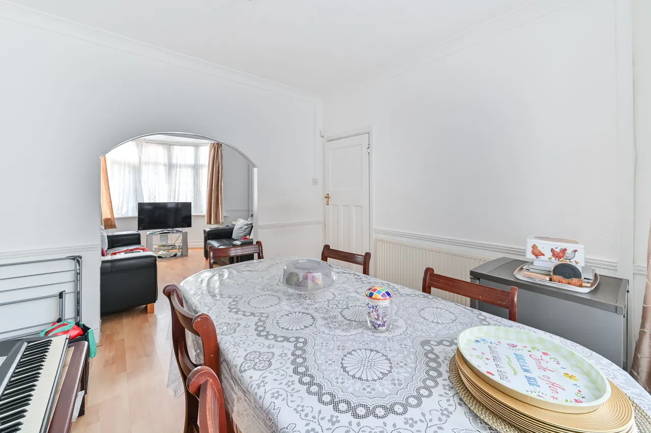 99 Ankerdine Crescent, London, photo 6