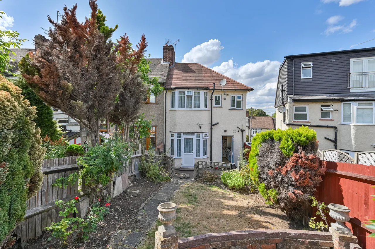 99 Ankerdine Crescent, London, photo 3
