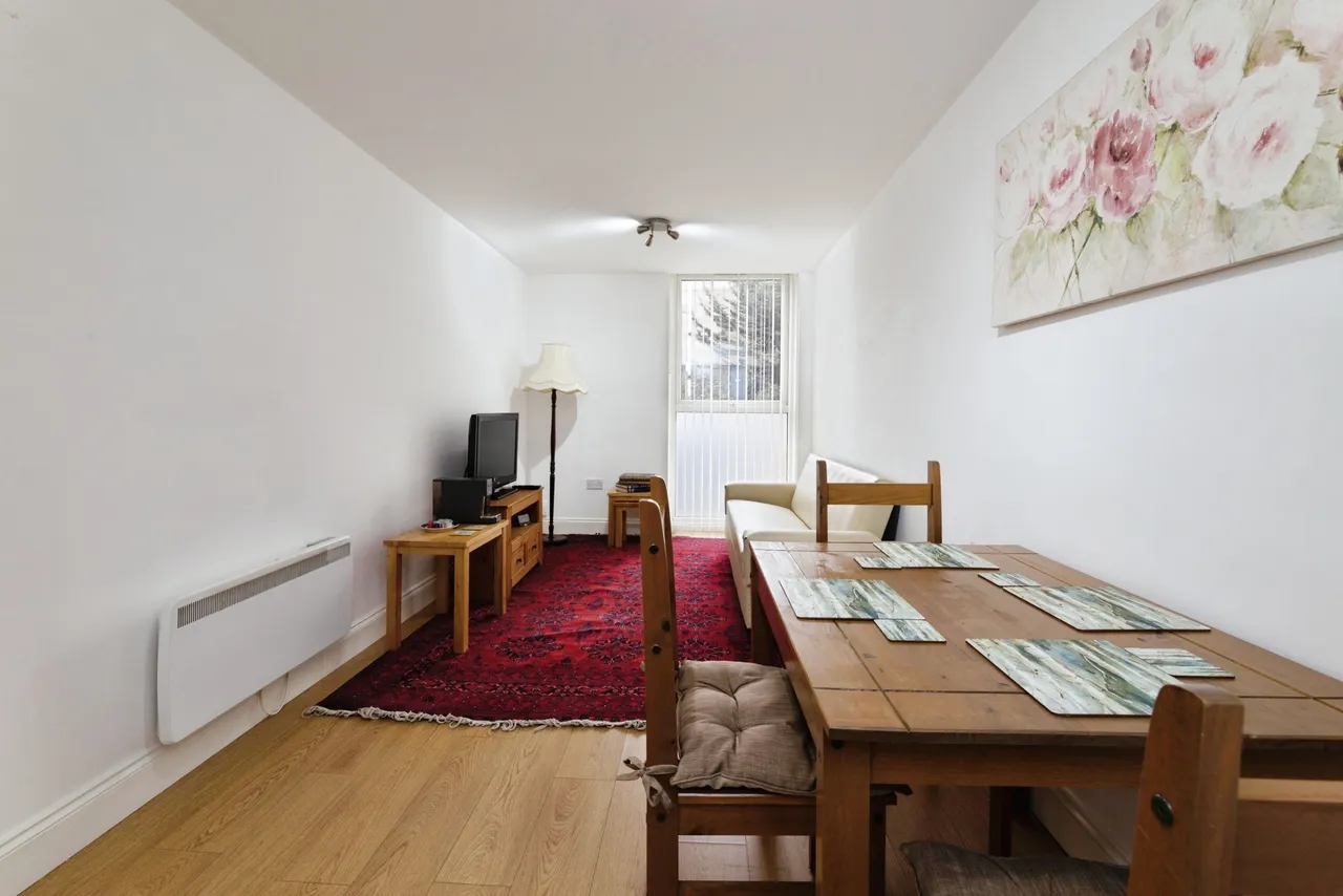 1 bed flat for sale, Western Road, Romford, RM1