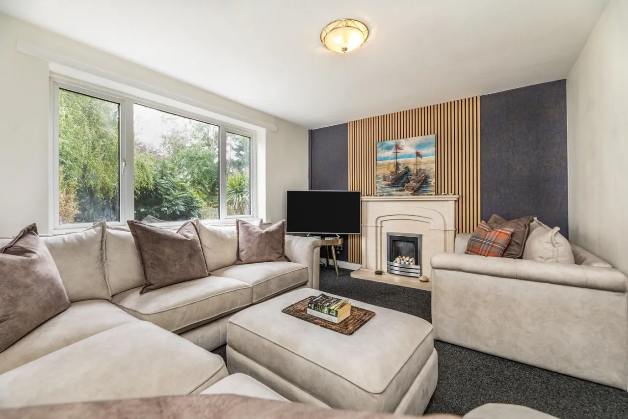 Worrall Road, High Green, Sheffield, S35 3LQ, photo 2