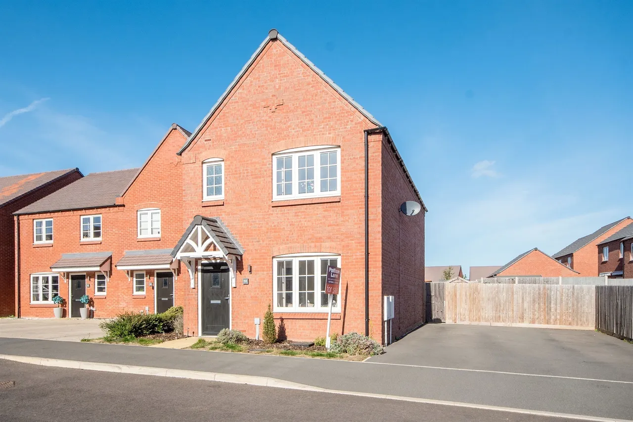 3 bed house for sale, Jupiter Road, Kettering, NN15
