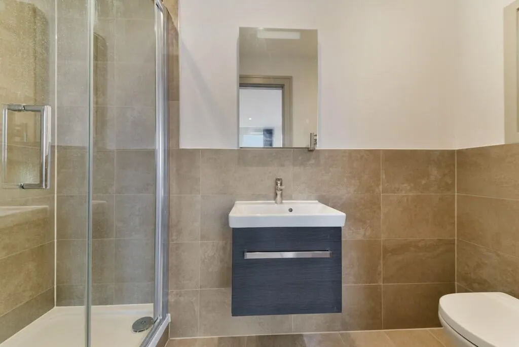 High Road, London, N12, photo 5
