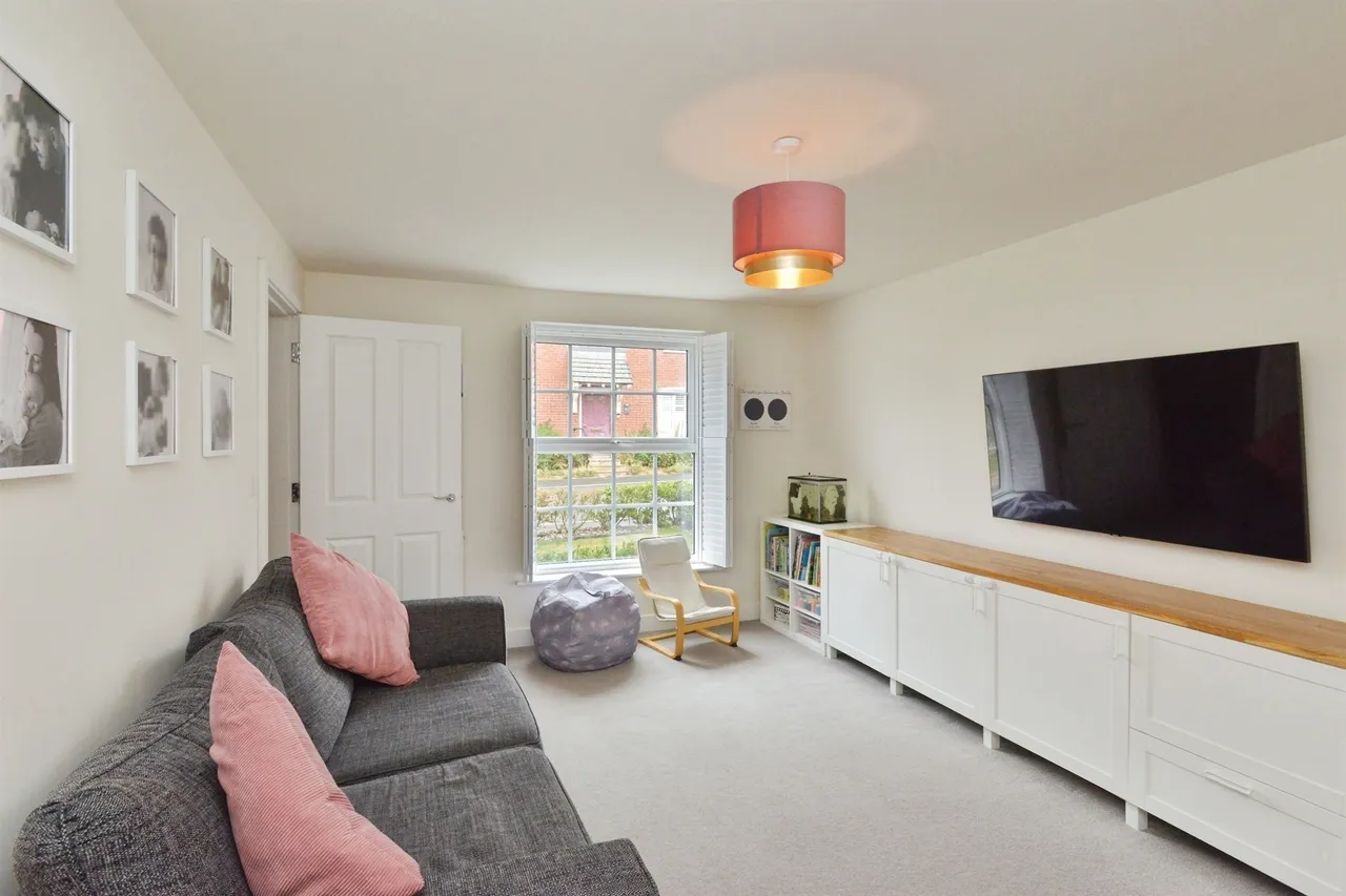 Harvington Crescent, Hanslope, MK19, photo 9