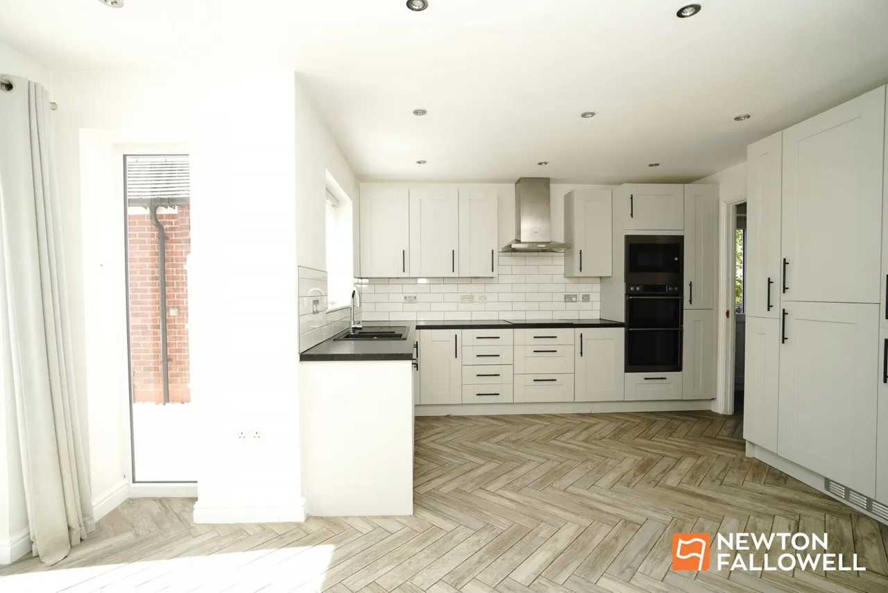 Doble Crescent, Hathern, LE12, photo 6