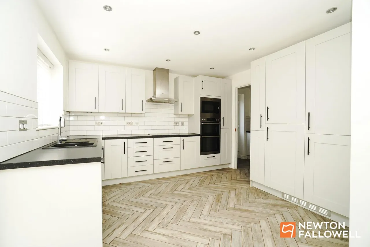 Doble Crescent, Hathern, LE12, photo 3