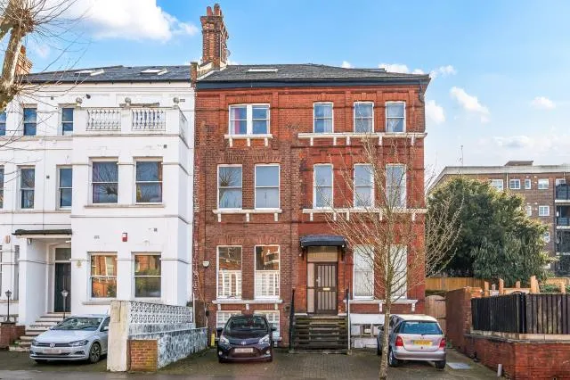 2 bed flat for sale, Minster Road, London, NW2