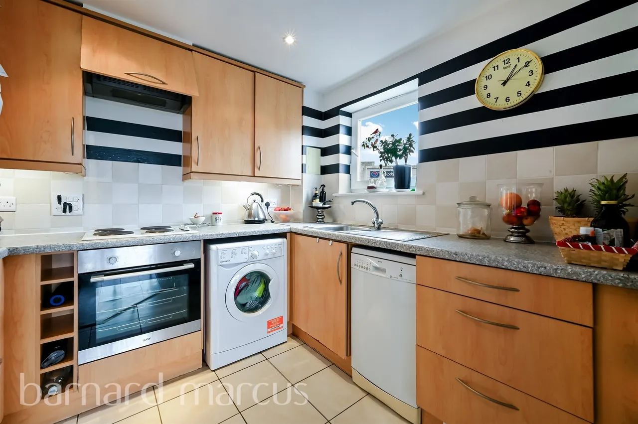 Bedfont Lane, Feltham, TW13, photo 5