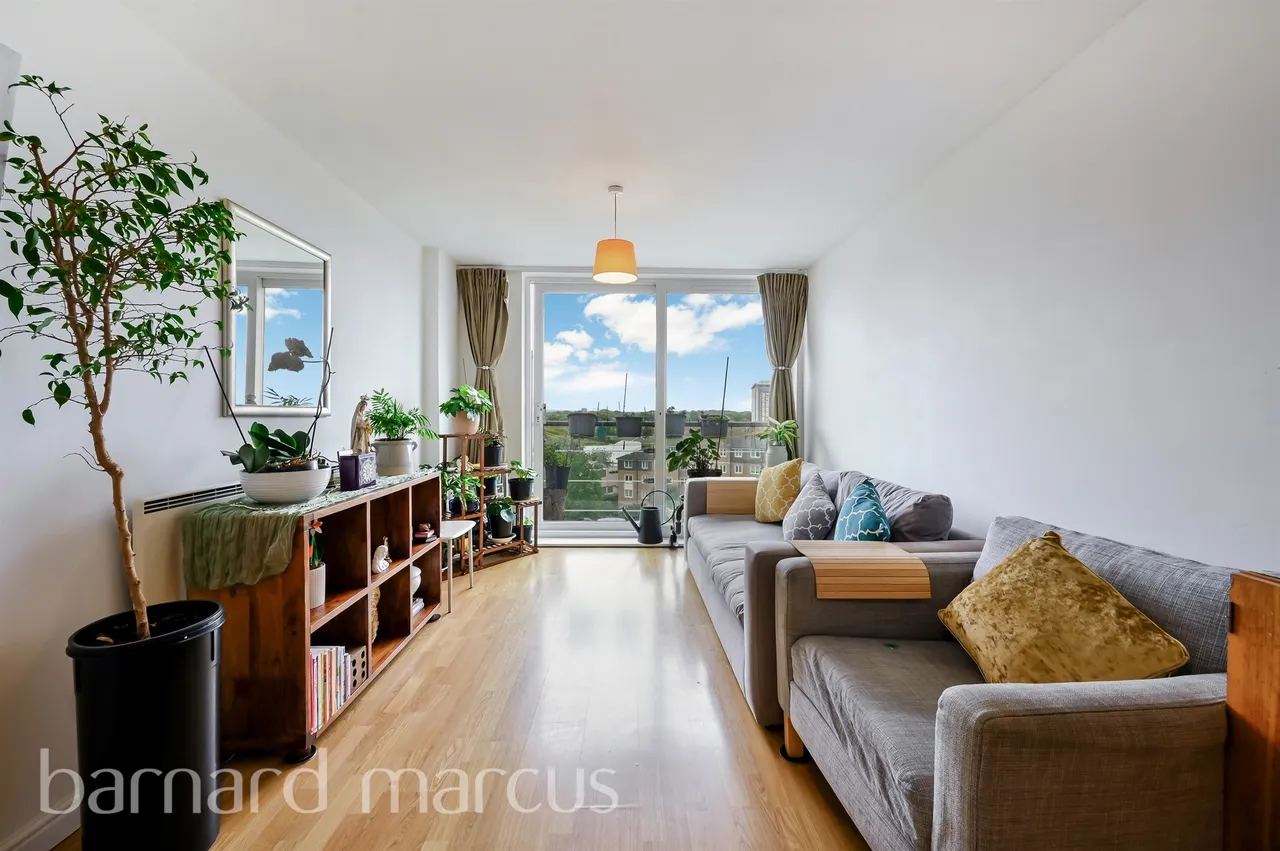 Bedfont Lane, Feltham, TW13, photo 2