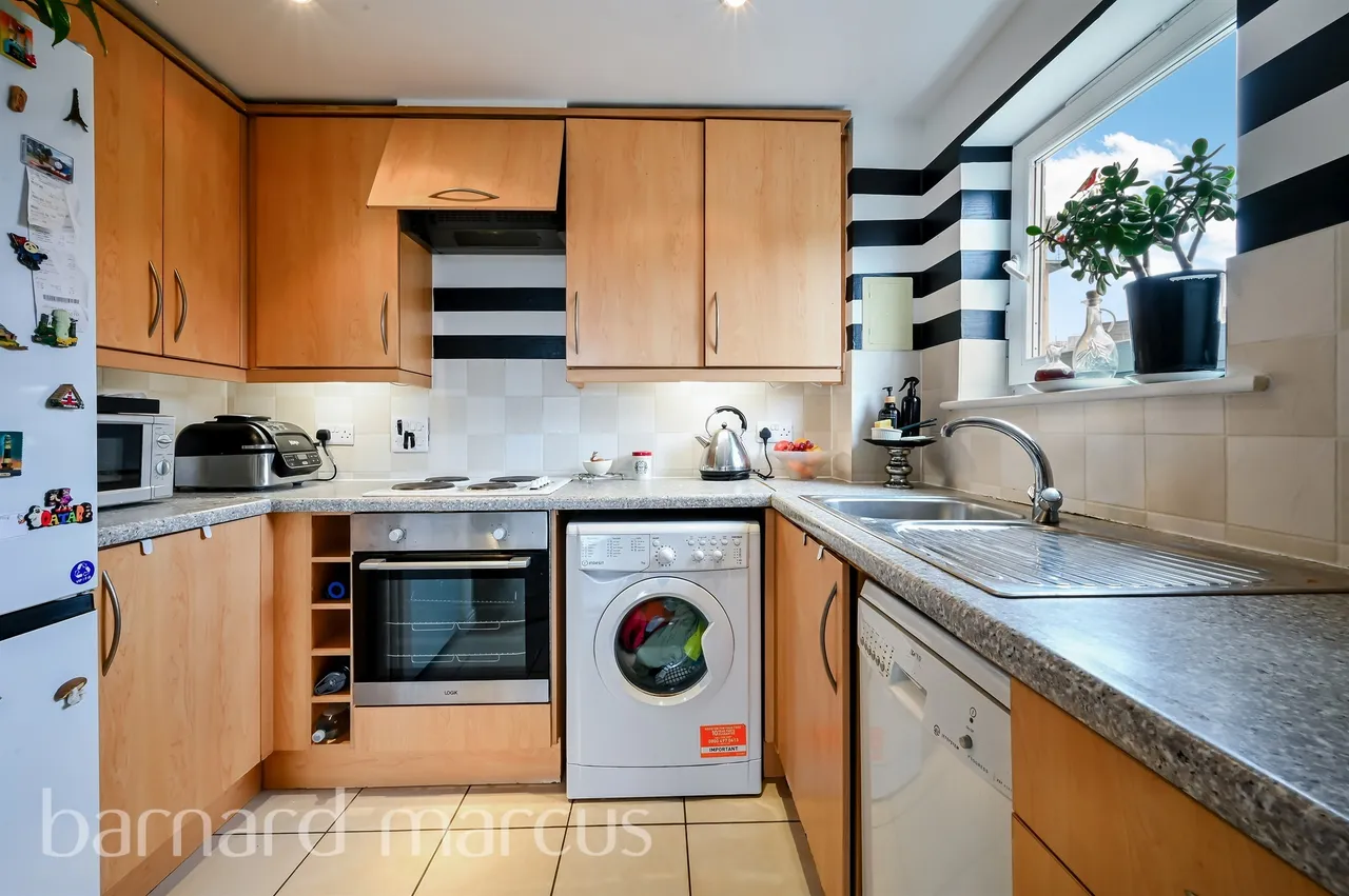Bedfont Lane, Feltham, TW13, photo 4