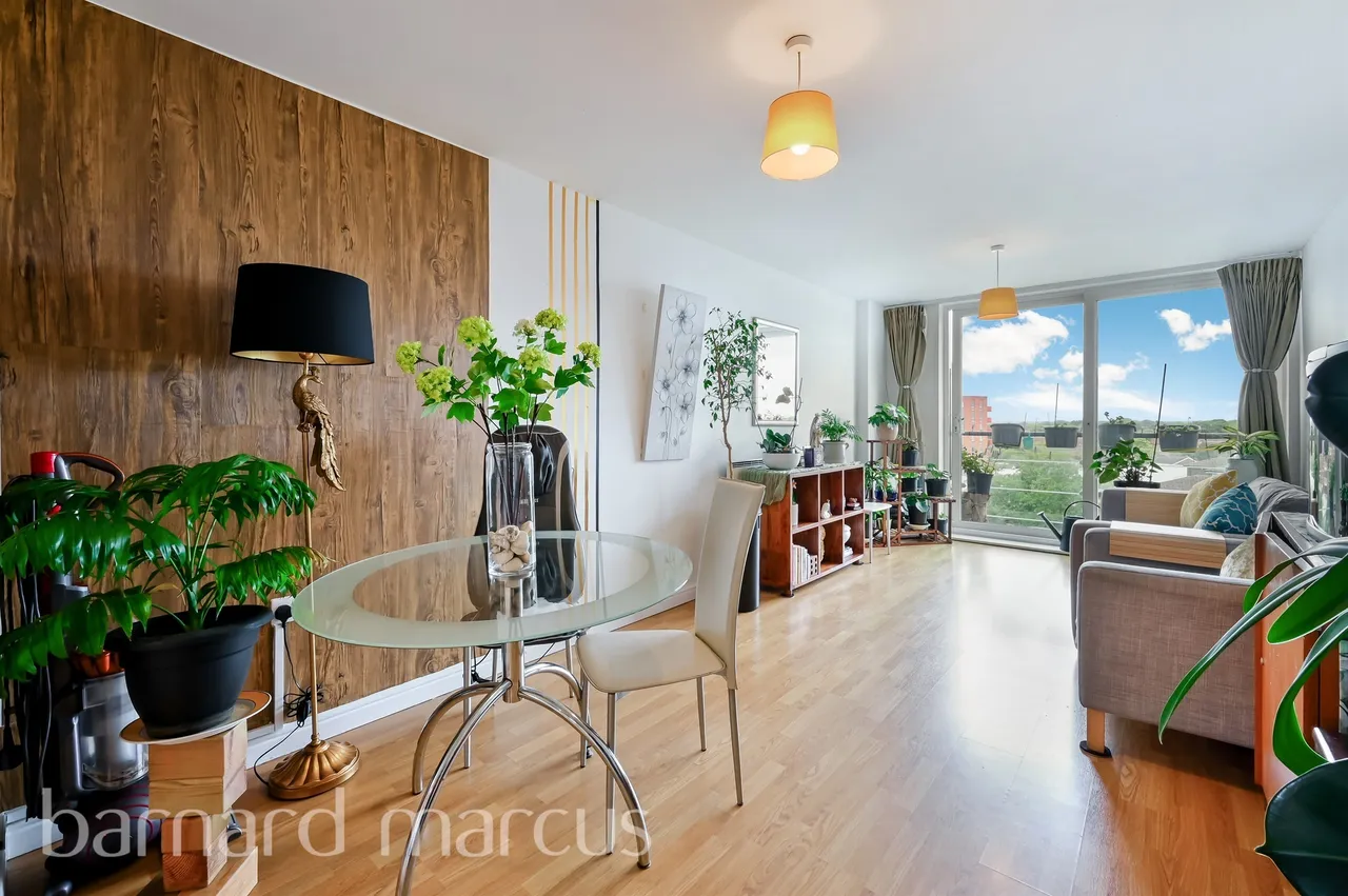 Bedfont Lane, Feltham, TW13, photo 3