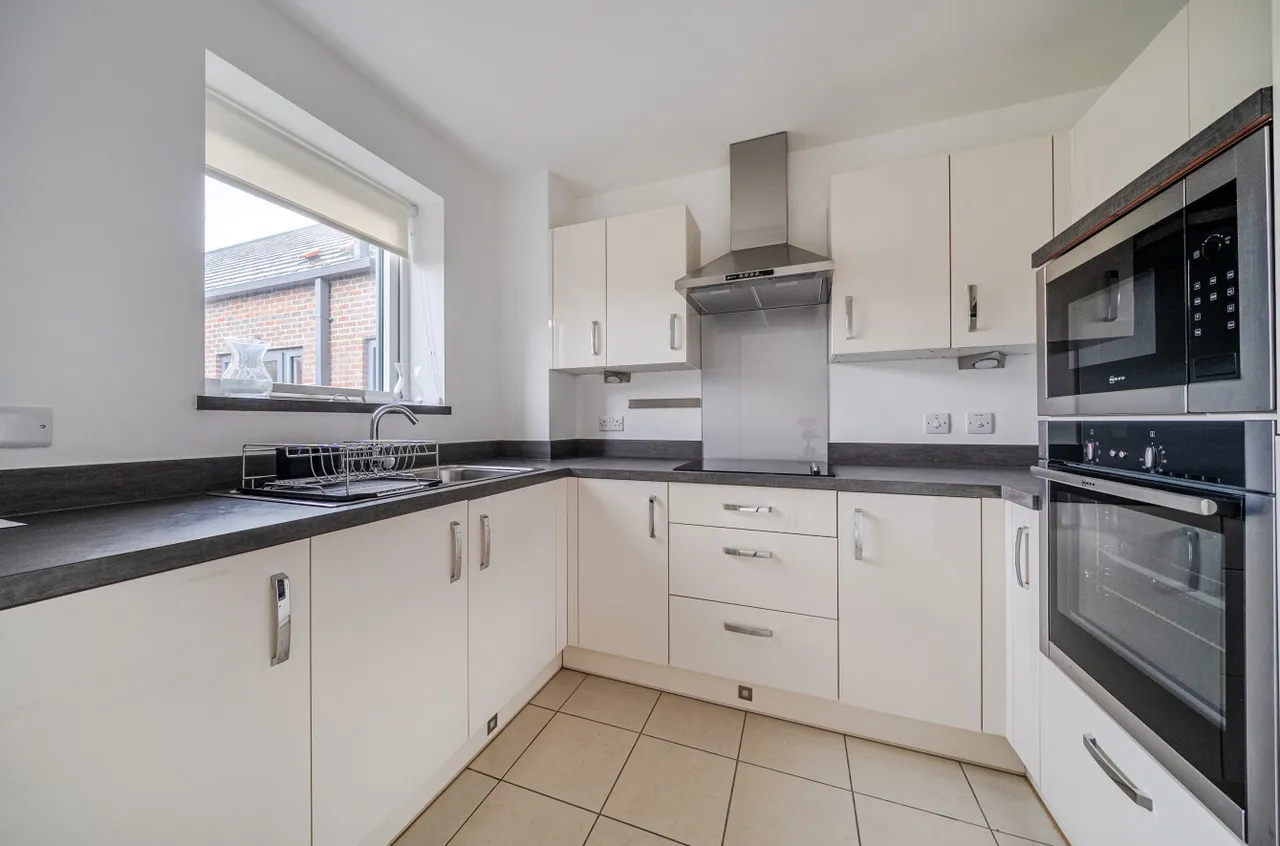 London Road, Guildford, GU1, photo 15