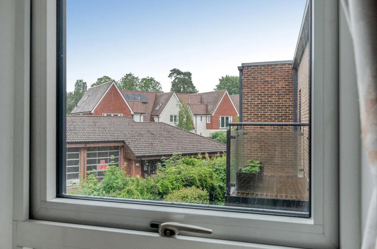 London Road, Guildford, GU1, photo 8