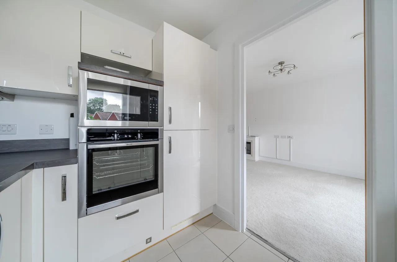 London Road, Guildford, GU1, photo 14