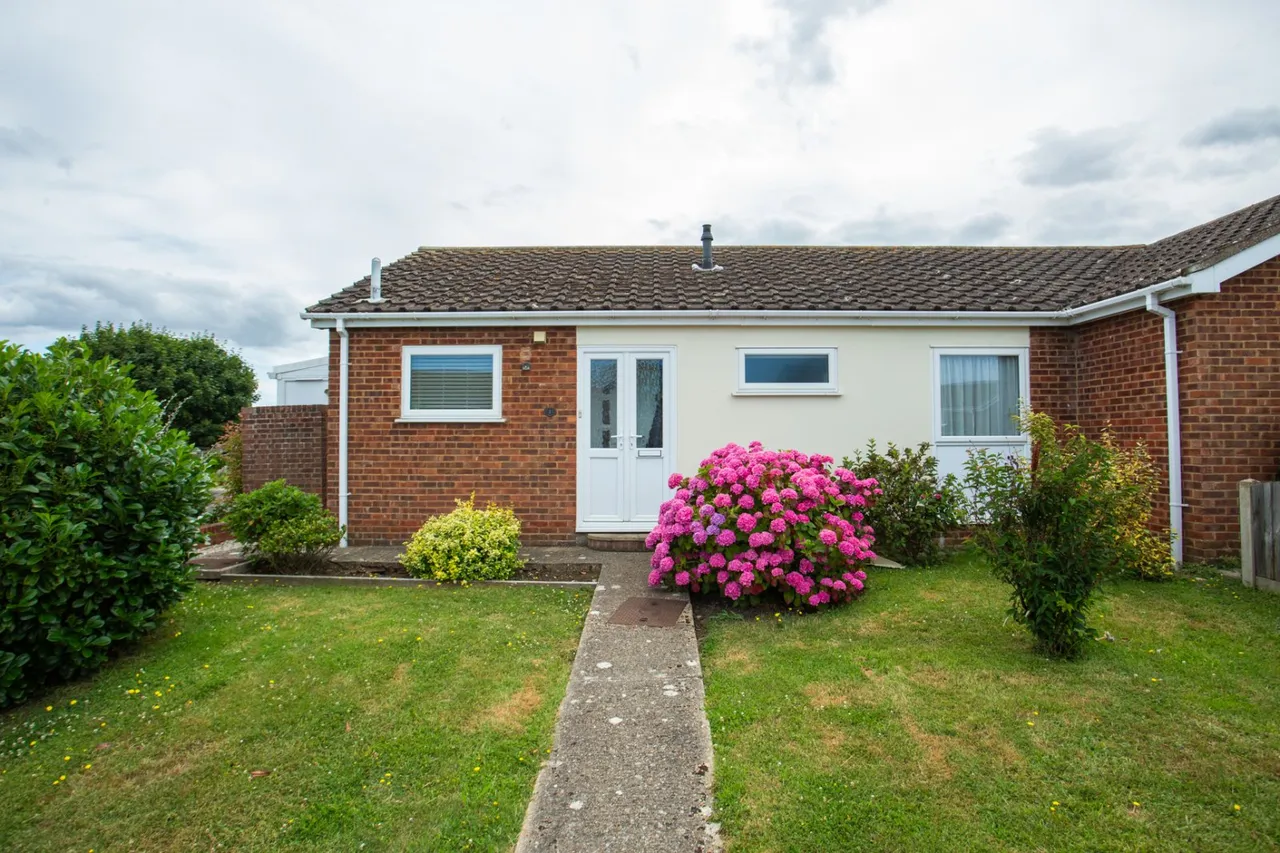 2 bed house for sale, Savernake Drive, Broomfield, CT6