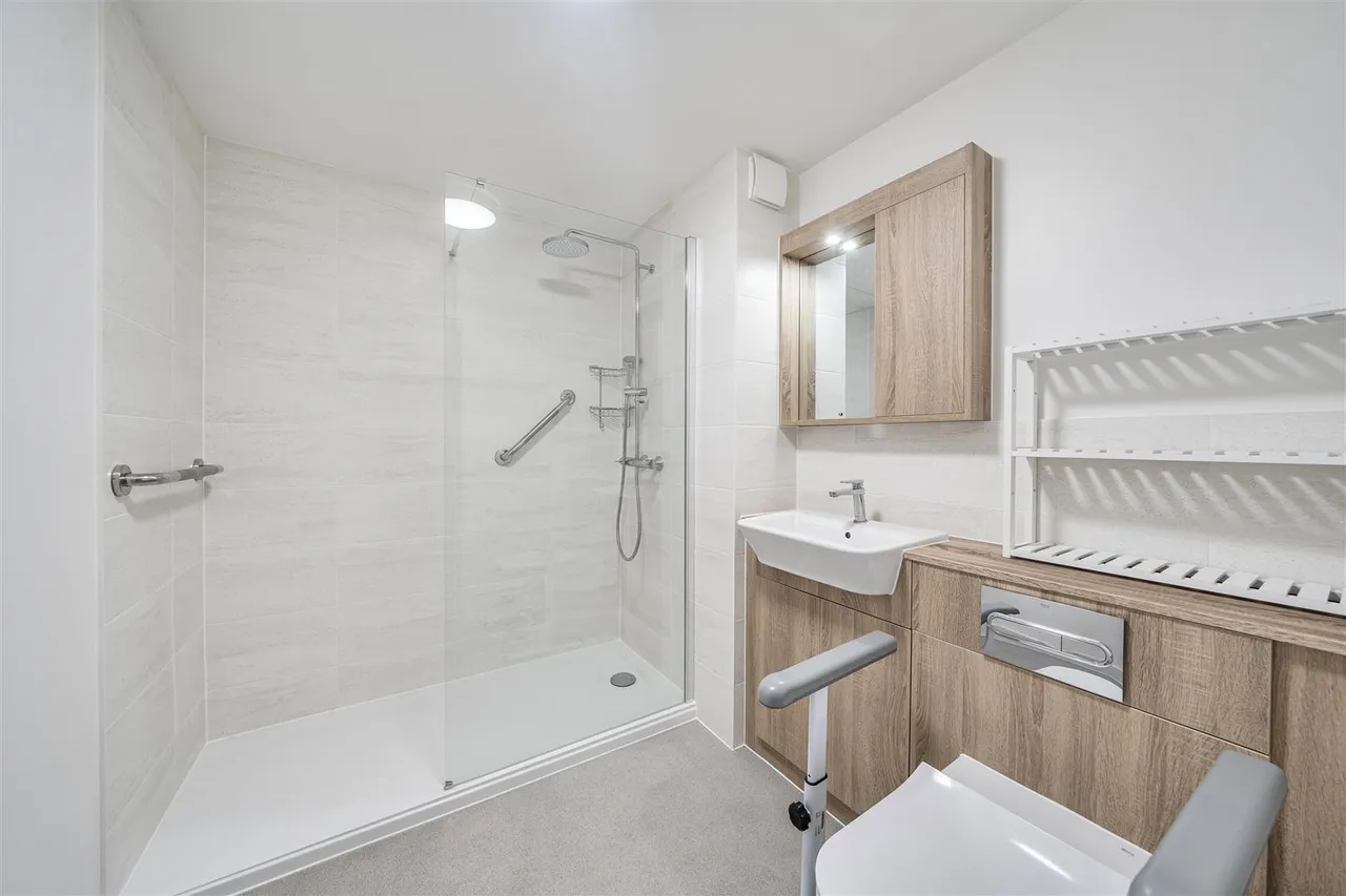 Worthing Road, Southwater, RH13, photo 10