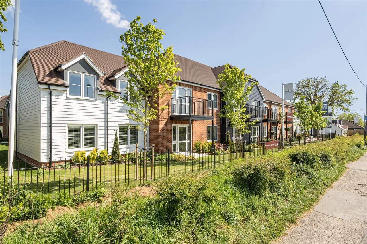 1 bed flat for sale, Worthing Road, Southwater, RH13