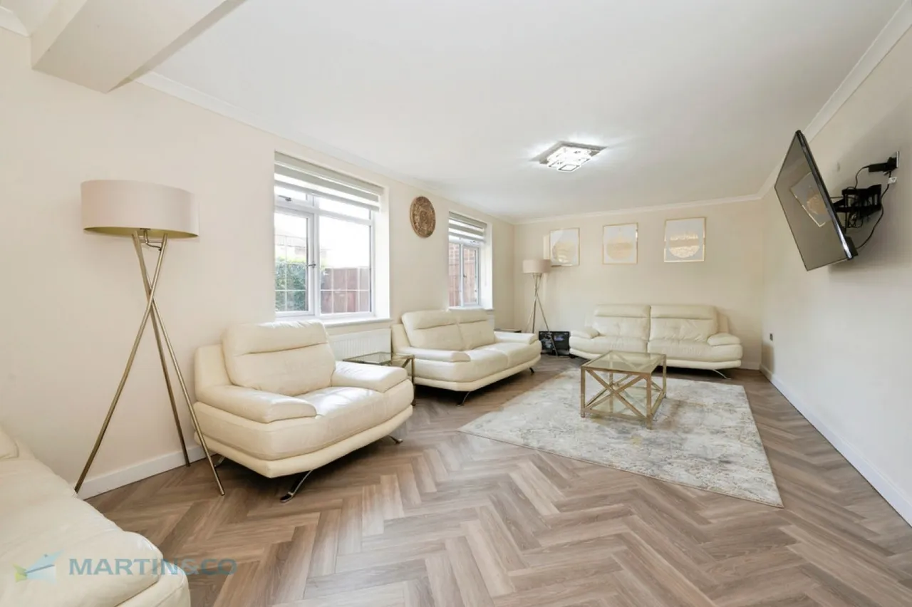 Bateson Way, Woking, Surrey, photo 2