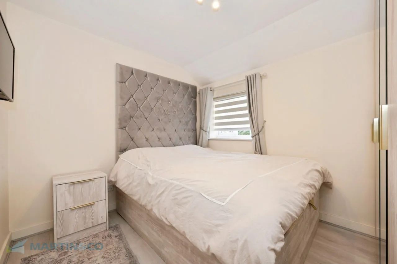 Bateson Way, Woking, Surrey, photo 10