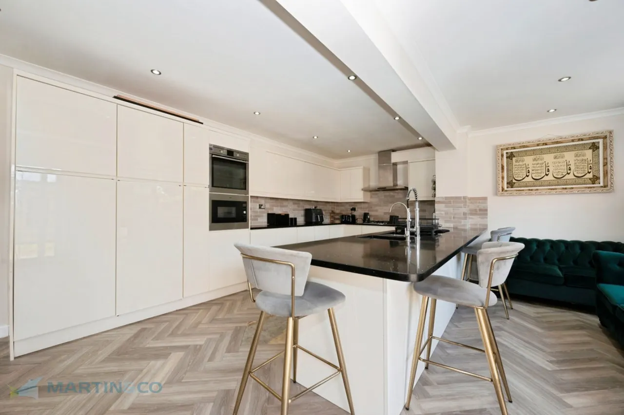 Bateson Way, Woking, Surrey, photo 6
