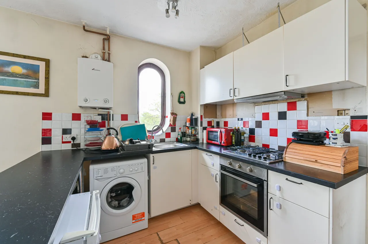 Flat 11, Claire Court, 23 Commonside West, Mitcham, photo 5