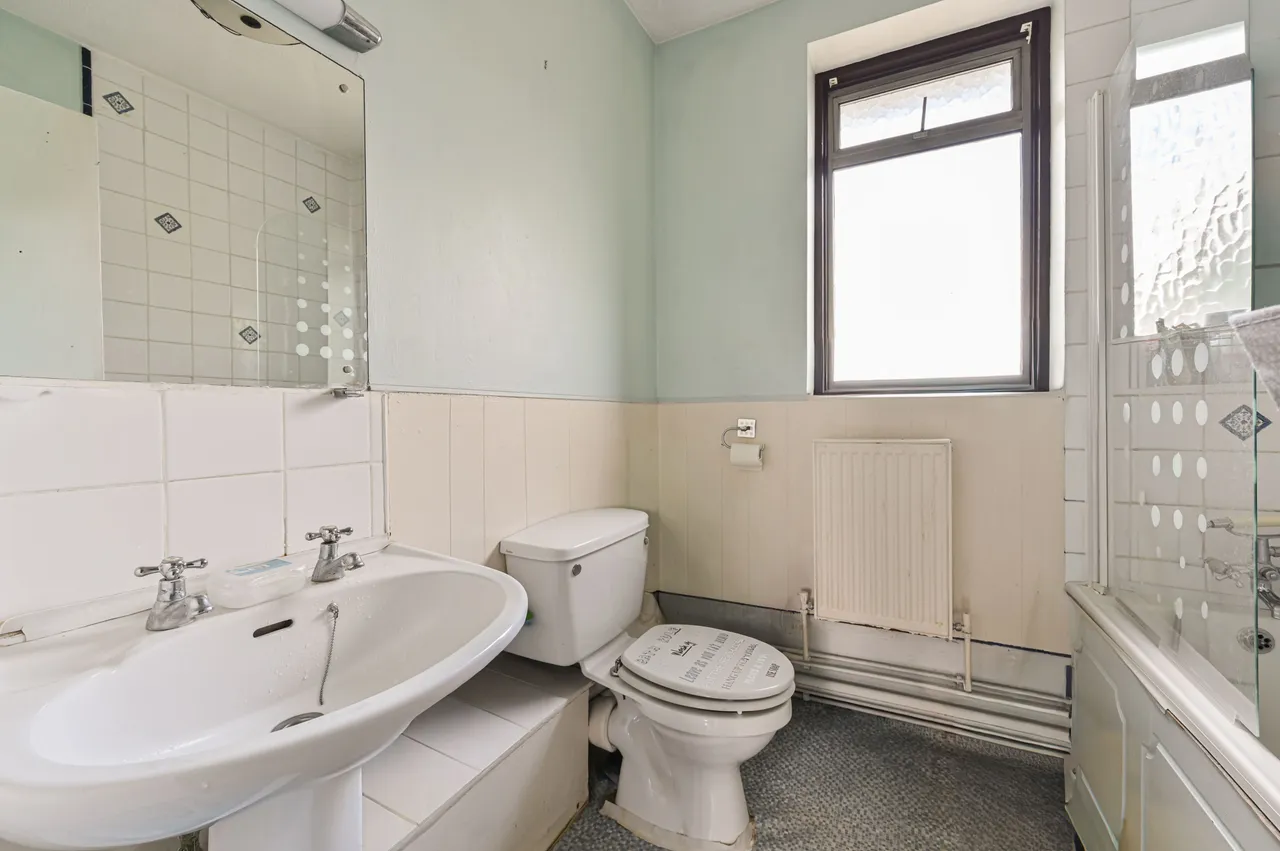 Flat 11, Claire Court, 23 Commonside West, Mitcham, photo 2