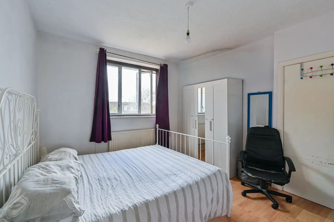 Flat 11, Claire Court, 23 Commonside West, Mitcham, photo 6